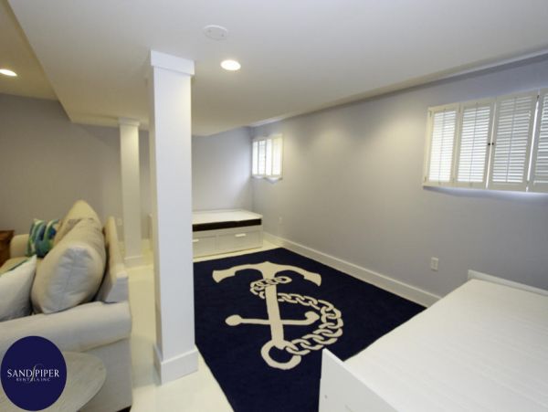 Cape Cod Home 995390