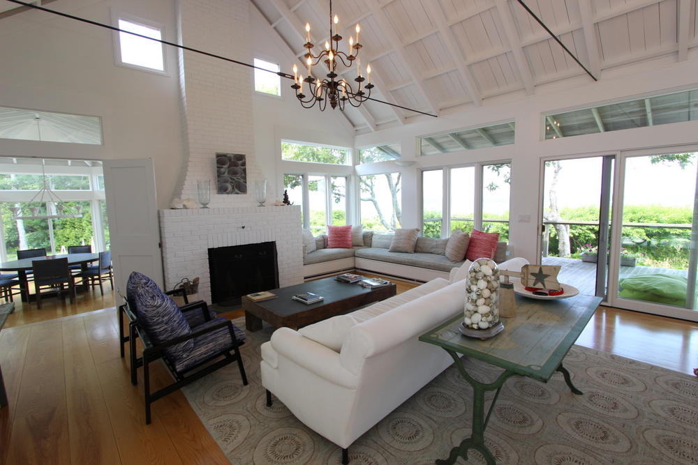 Cape Cod Home 995391