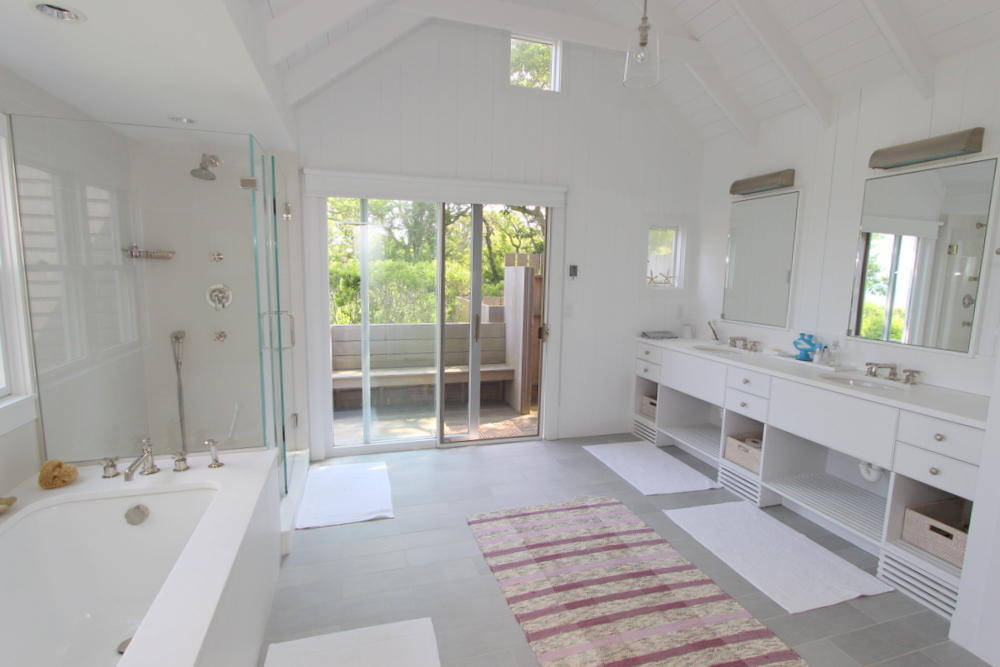 Cape Cod Home 995391