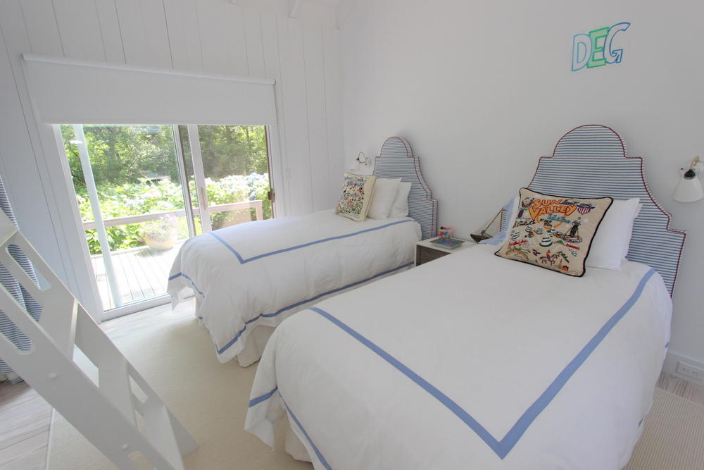 Cape Cod Home 995391