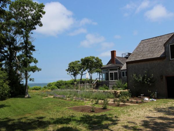Cape Cod Home 995391