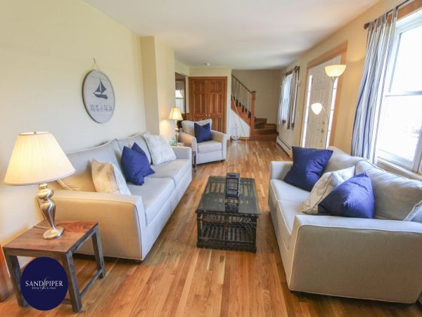 Cape Cod Home 995392