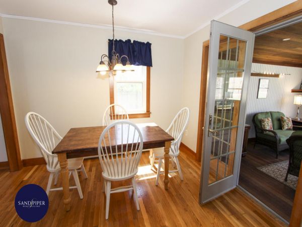 Cape Cod Home 995392