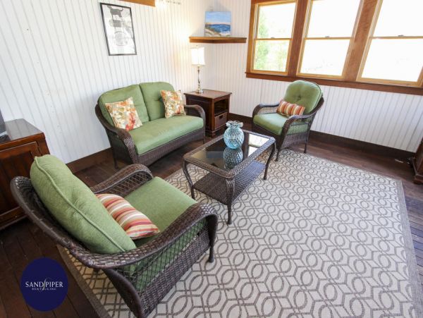 Cape Cod Home 995392