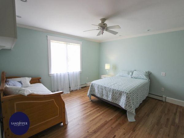 Cape Cod Home 995392