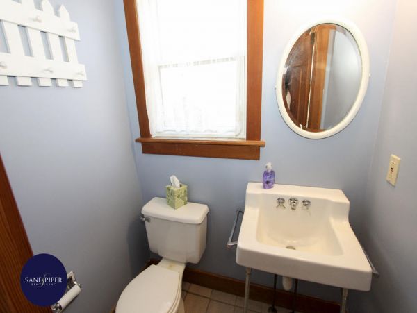Cape Cod Home 995392