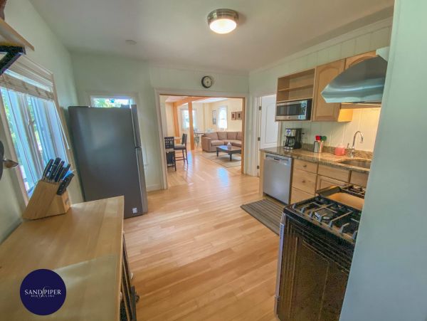 Cape Cod Home 995393