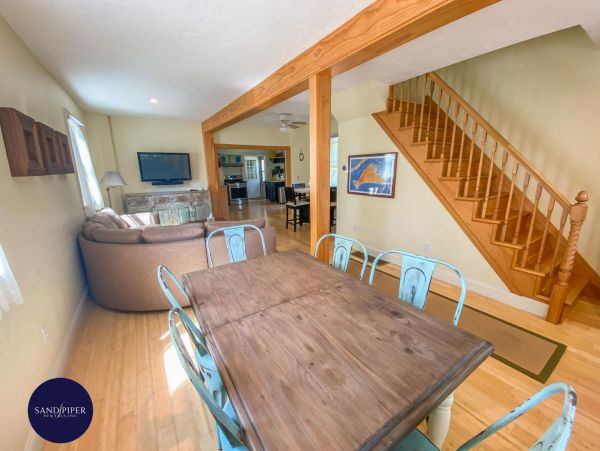 Cape Cod Home 995393