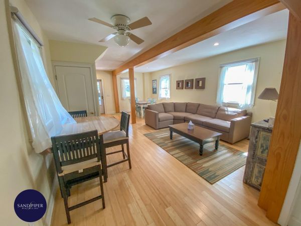 Cape Cod Home 995393