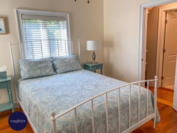 Cape Cod Home 995393