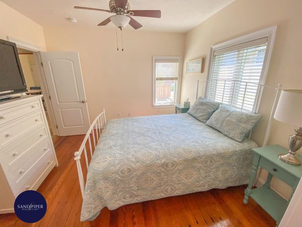 Cape Cod Home 995393