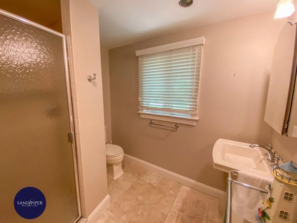 Cape Cod Home 995393