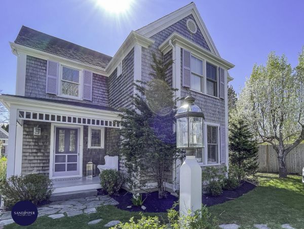 Cape Cod Home 995394