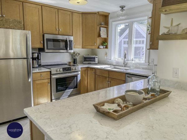 Cape Cod Home 995394