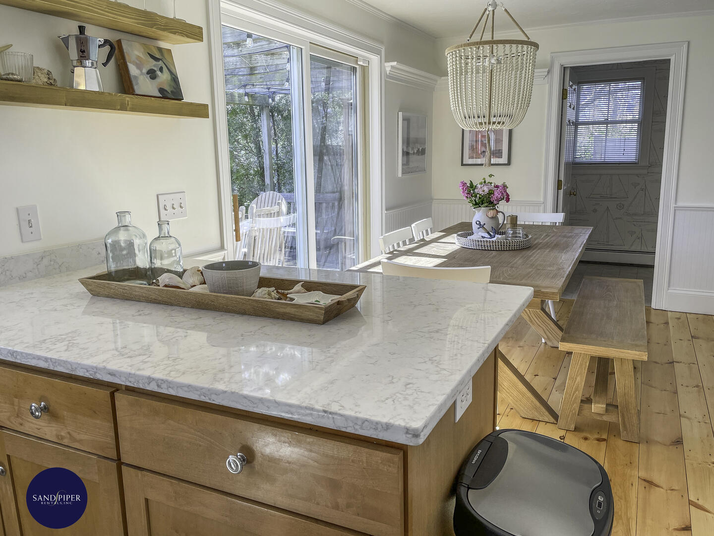 Cape Cod Home 995394