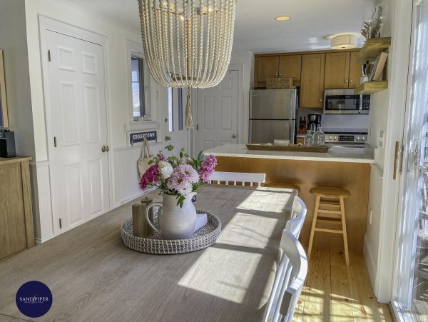 Cape Cod Home 995394
