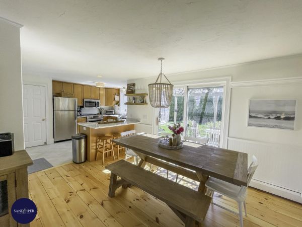 Cape Cod Home 995394