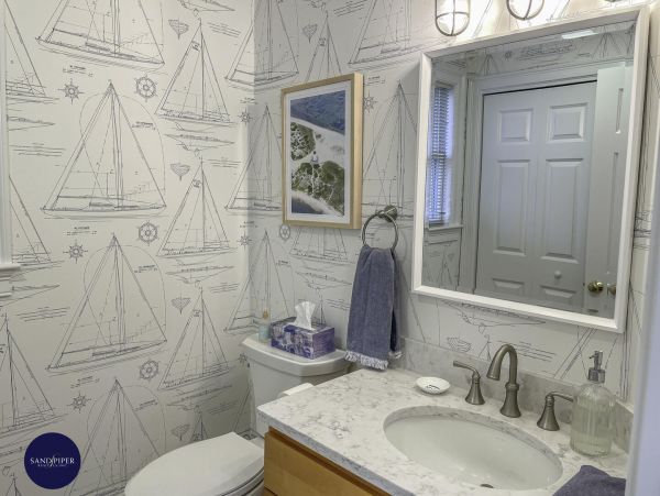Cape Cod Home 995394