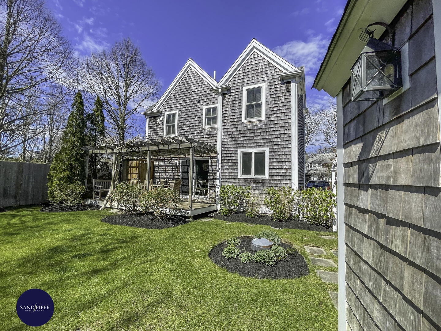 Cape Cod Home 995394