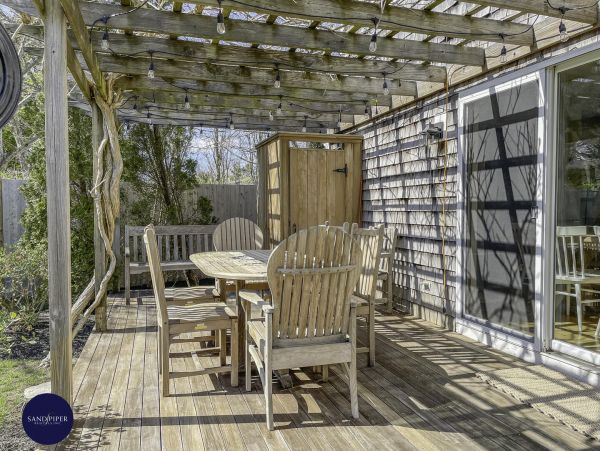 Cape Cod Home 995394