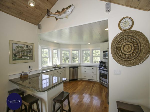 Cape Cod Home 995395