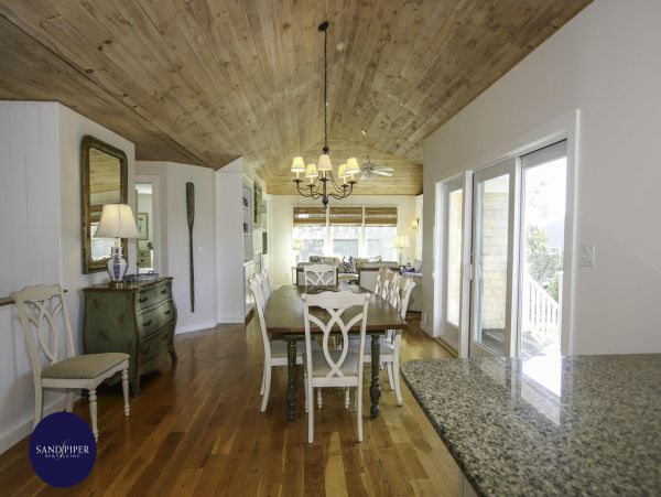 Cape Cod Home 995395