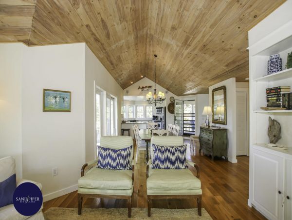 Cape Cod Home 995395