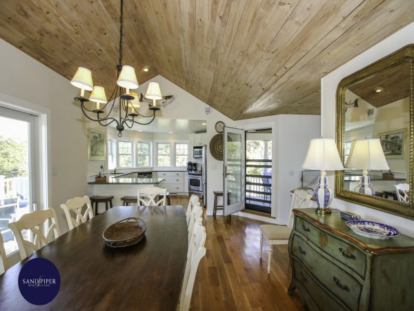 Cape Cod Home 995395