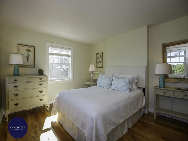 Cape Cod Home 995395