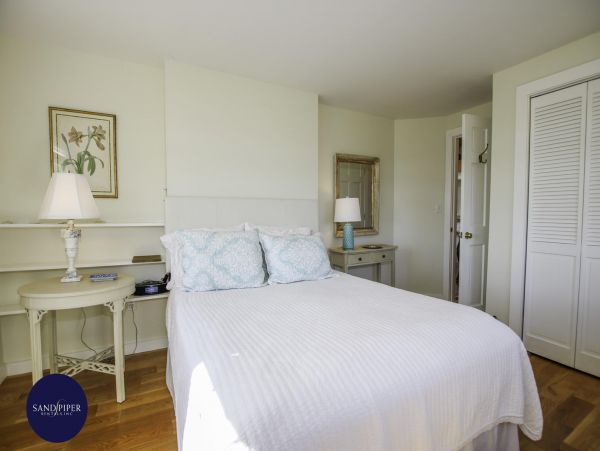 Cape Cod Home 995395