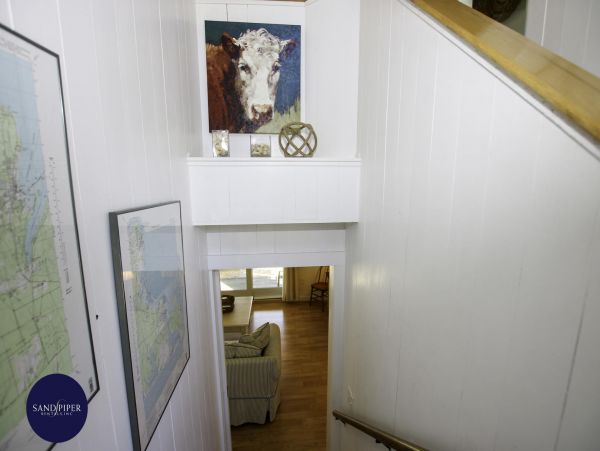 Cape Cod Home 995395