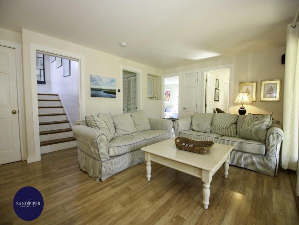 Cape Cod Home 995395