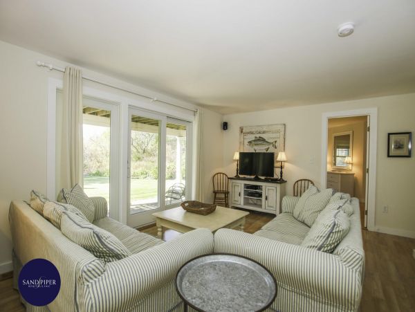 Cape Cod Home 995395
