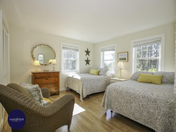 Cape Cod Home 995395