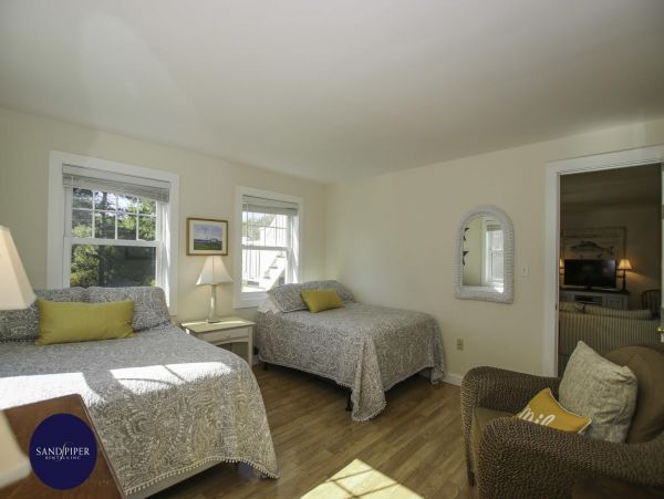 Cape Cod Home 995395