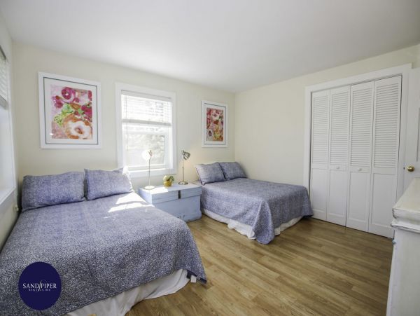 Cape Cod Home 995395
