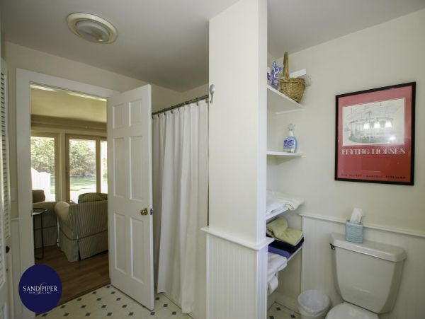 Cape Cod Home 995395