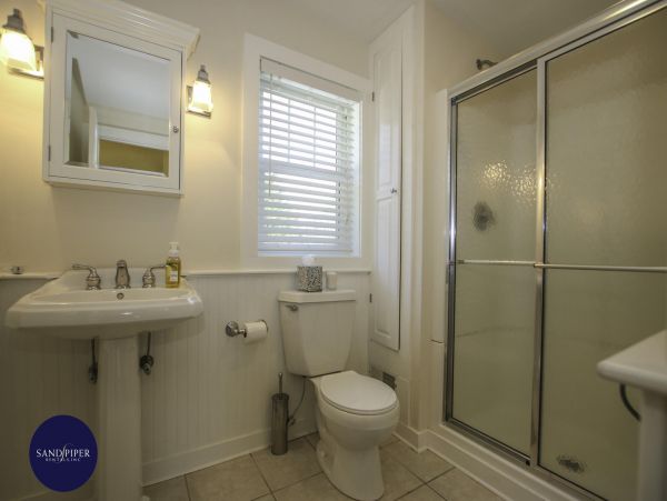 Cape Cod Home 995395