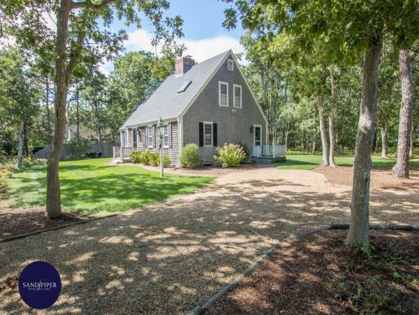 Cape Cod Home 995396