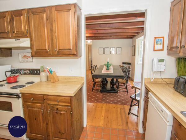 Cape Cod Home 995396