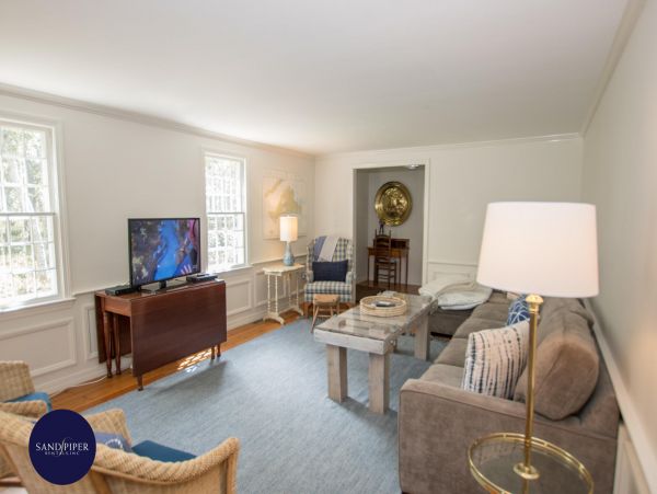 Cape Cod Home 995396