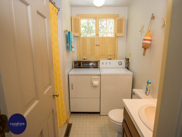 Cape Cod Home 995396