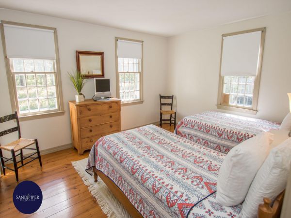 Cape Cod Home 995396