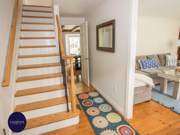 Cape Cod Home 995396