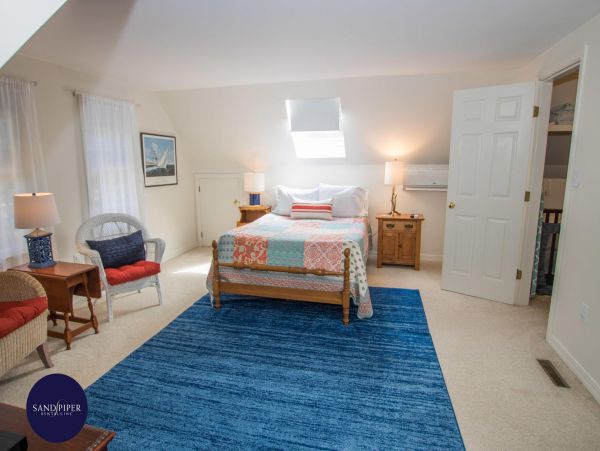 Cape Cod Home 995396