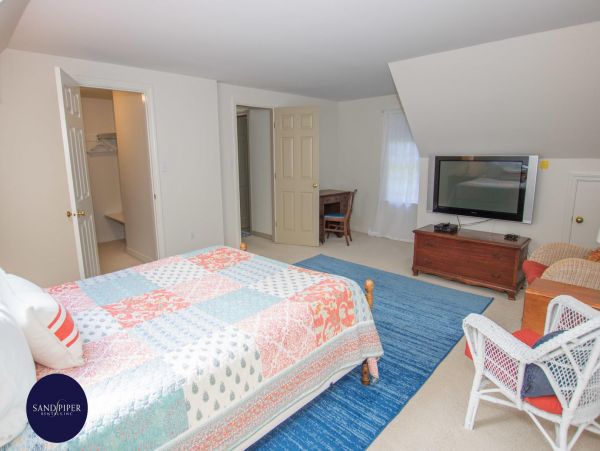 Cape Cod Home 995396