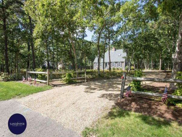 Cape Cod Home 995396