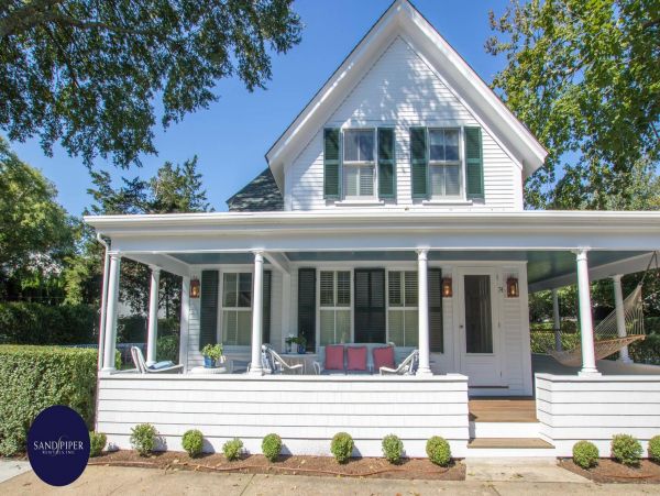 Cape Cod Home 995398