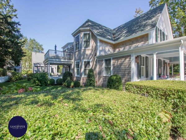 Cape Cod Home 995398