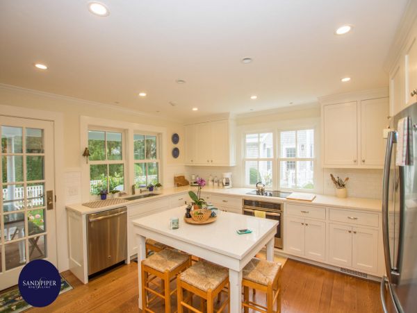 Cape Cod Home 995398